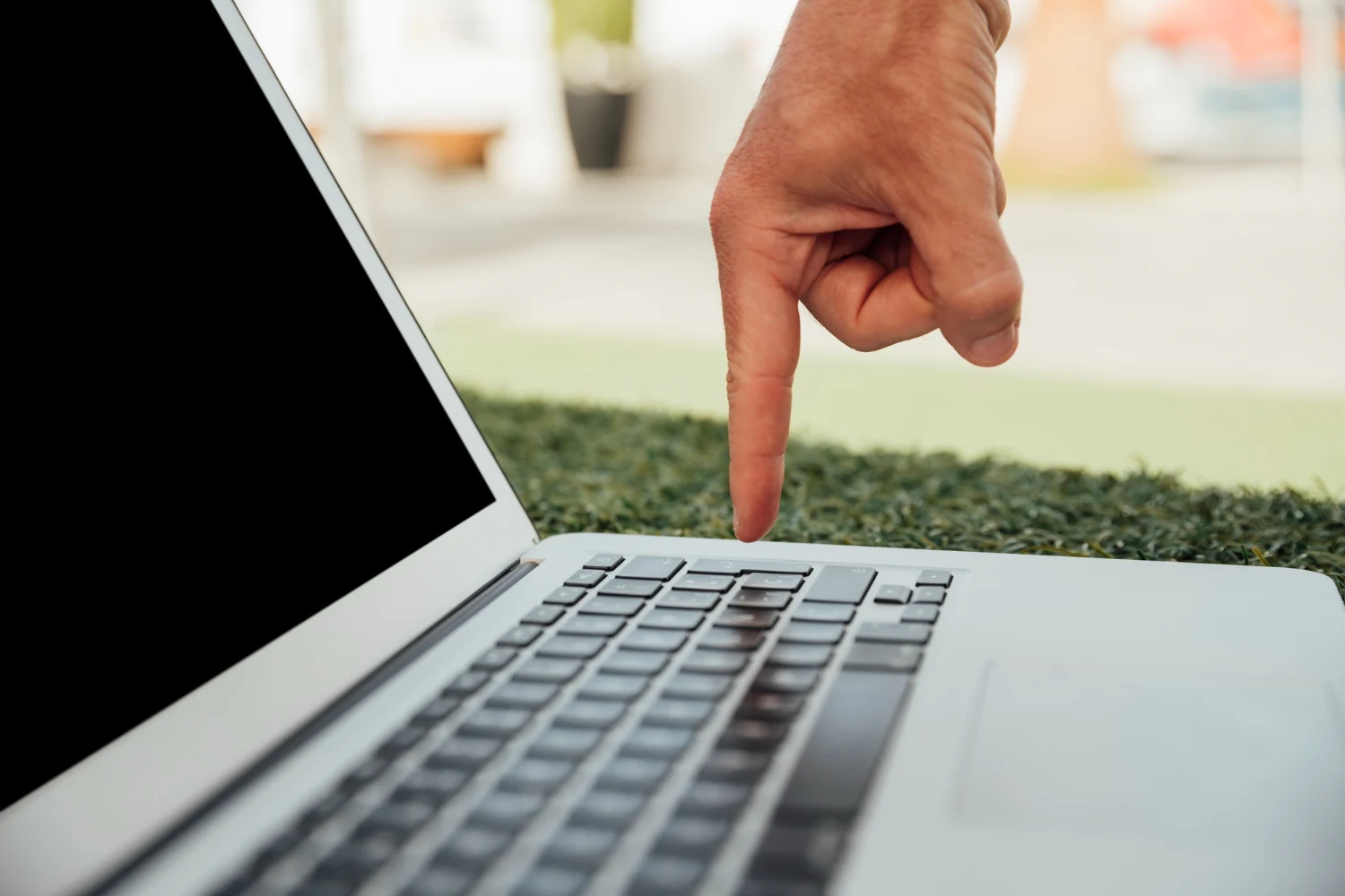 How to Fix a Laptop That Won’t Turn On: Step-by-Step Guide for Dell, HP, and MacBook