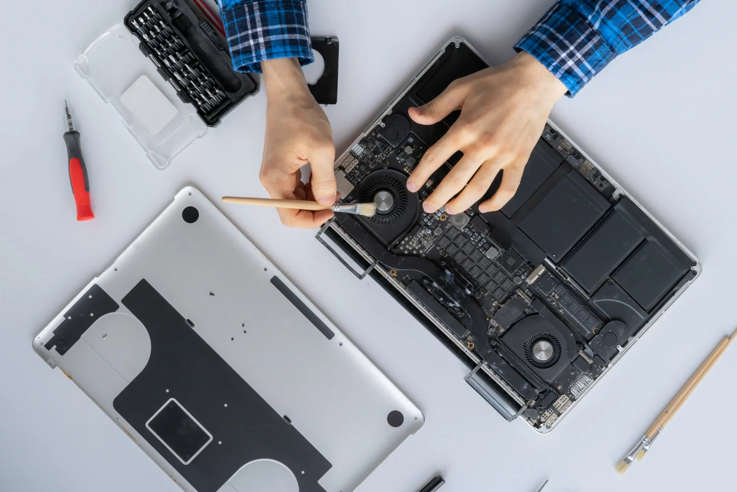 MacBook Pro & Air Repair in Al Barsha – Screen, Battery & Keyboard Fixes
