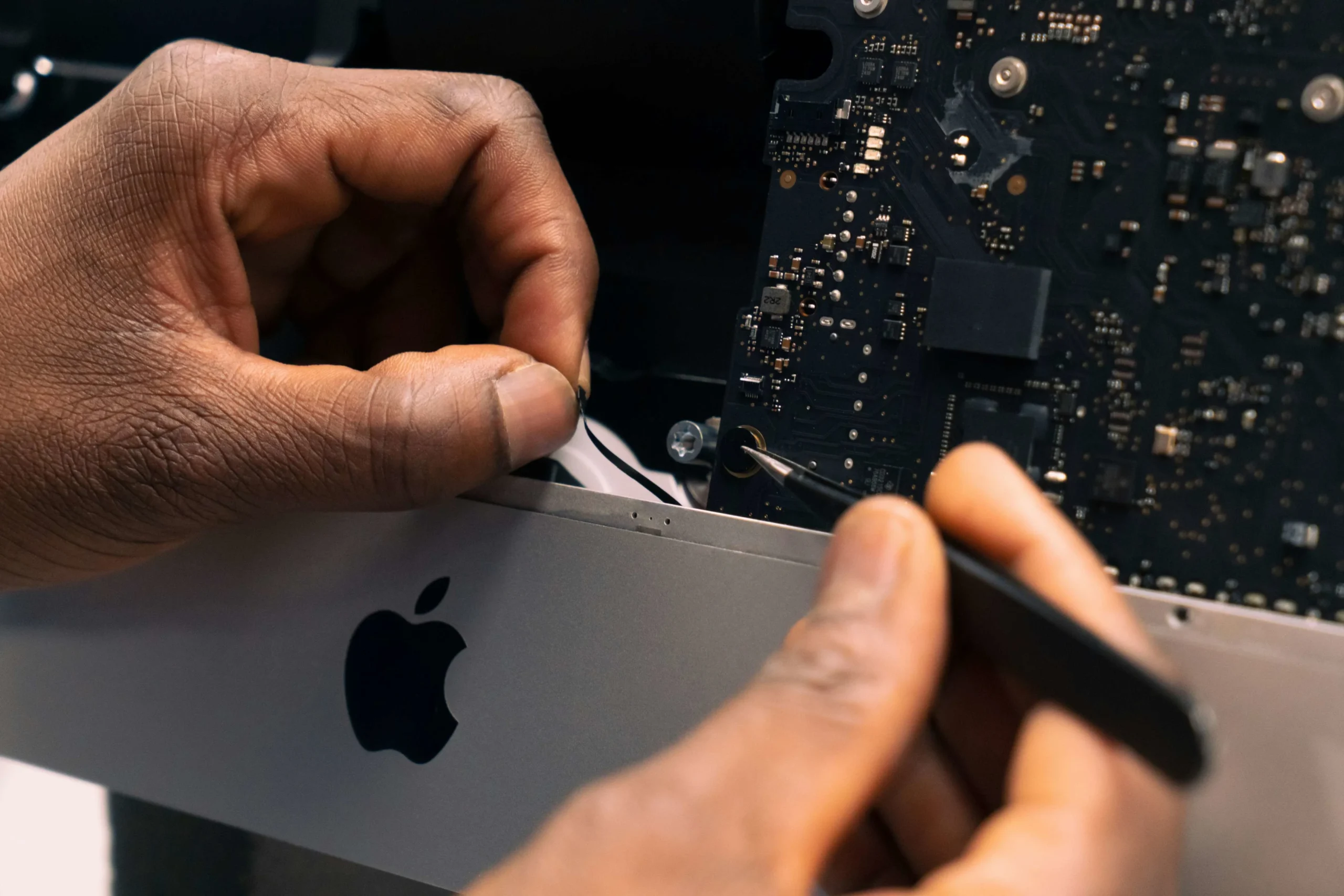 imac repair service in dubai by  milaaj