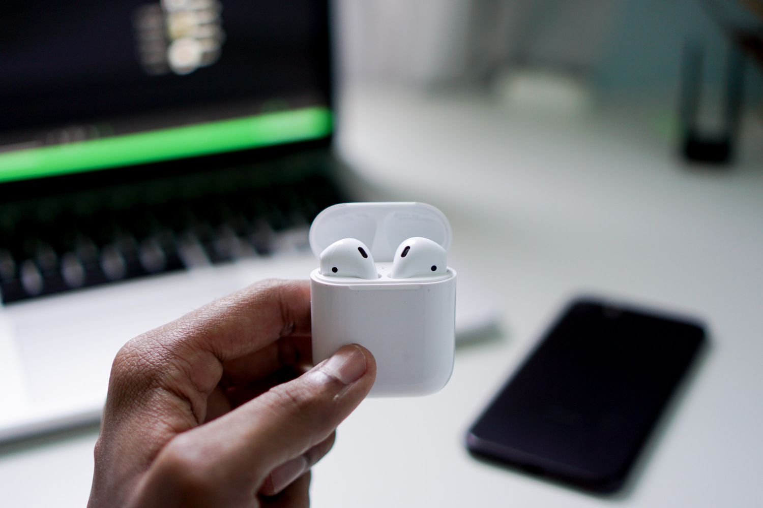 Water Damaged Apple AirPods Won’t Turn On? Repair Guide
