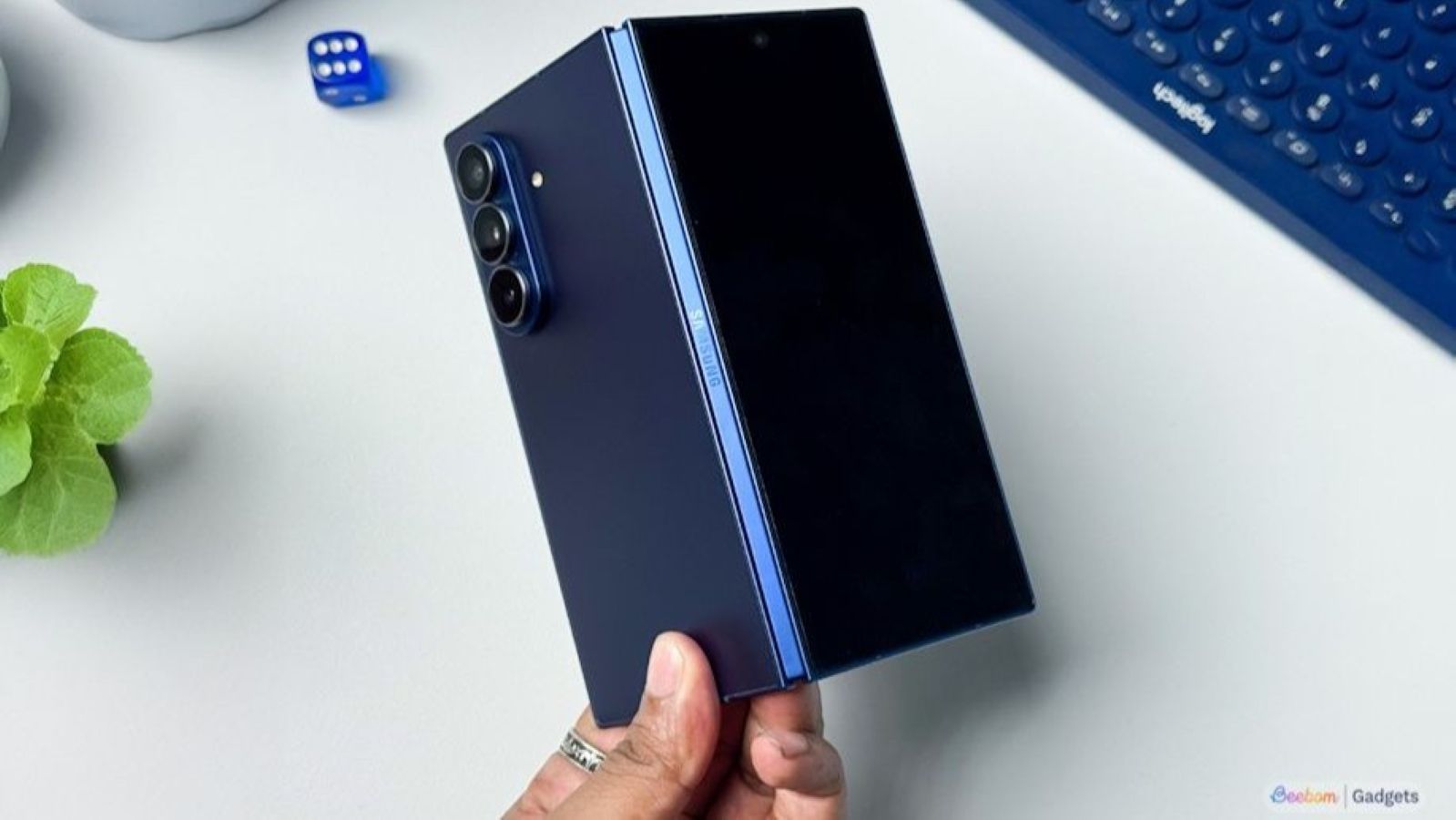 Galaxy Fold 8 Hinge Repair 2026: Preventing Dust Intrusion in Foldable Tech