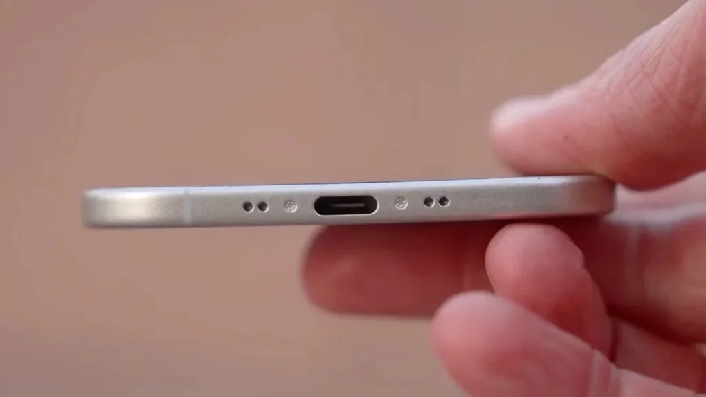 iPhone 17 Air Charging Port Problems in Dubai – Titanium Body, New Weak Point?
