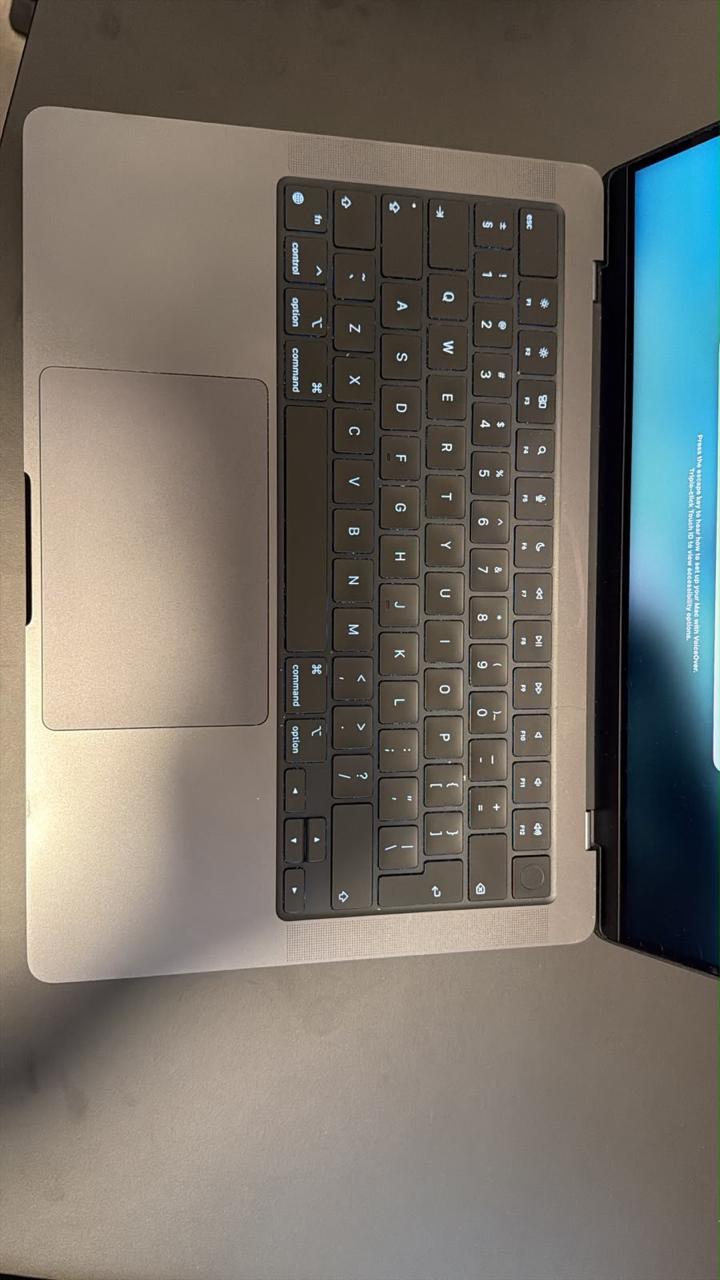 Rayyan Zayd's MacBook, photo 4