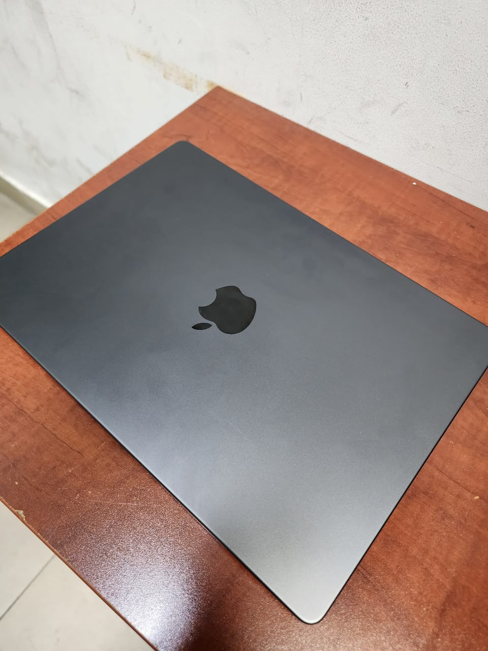 Rayyan Zayd's MacBook, photo 1
