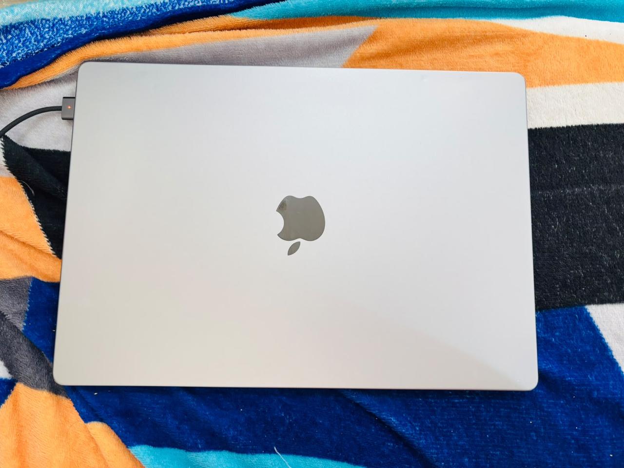 Zayd Ayaan's MacBook, photo 1